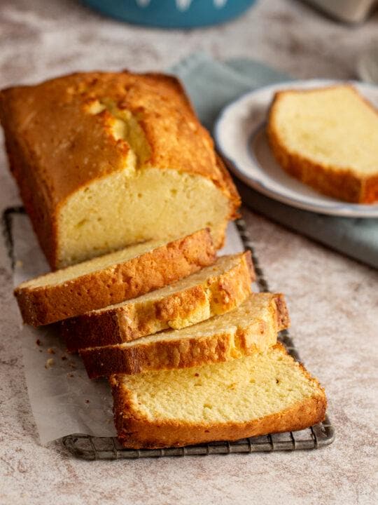 The Best Pound Cake / Cake Only